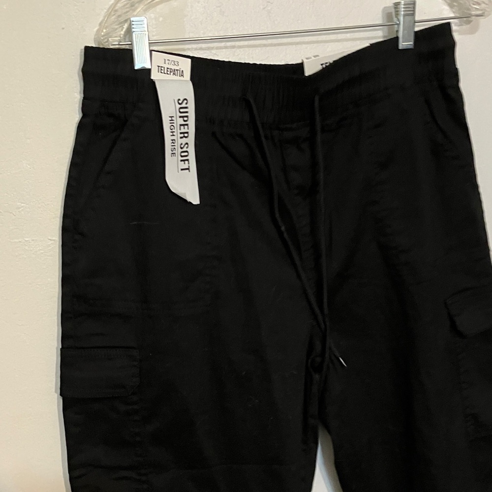 NWT Telepatia cropped jogger with cargo pockets cotton size Large 23” inseam - Picture 2 of 7